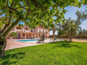 Гостиница Huge Holiday Home in Catalonia with Private Swimming Pool  Сан-Педро-Пескадор